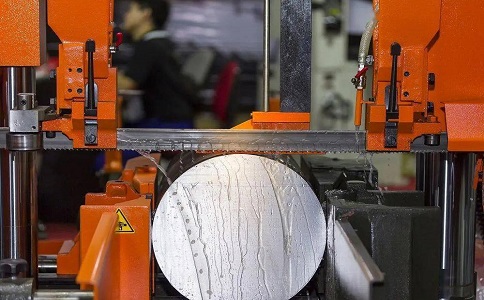 熊口镇立式金属带锯床切削出现跑带故障解决方法！